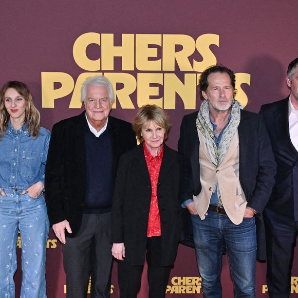 Thomas Soliveres, Pauline Clement, Andre Dussollier, Miou Miou, Emmanuel Patron, Arnaud Ducret et Armelle Patron posant lors du photocall de l'avant-première de 'Chers Parents' à l'UGC Bercy à Paris, France, le 16 février 2026. Photo by Christophe Meng/ABACAPRESS.COM