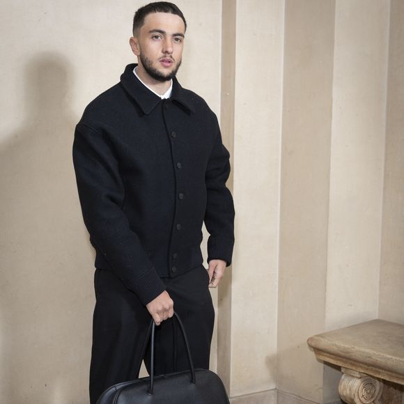 en Seine-Saint-Denis ce mardi 18 mars 2025 et placés en garde à vue. Et parmi eux figure... un rappeur. Il s'agit de Gahoussou Sylla (29 ans), 

Inès Benazzouz, Inoxtag - Photocall du défilé Jacquemus au 51 rue Raynouard lors de la Fashion Week Masculine prêt-à-porter Automne/Hiver 2025-2026 à Paris, le 26 janvier 2025. 
© Olivier Borde / Bestimage