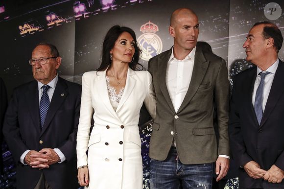 Le nouvel entraîneur du Real Madrid Zinedine Zidane et sa femme Véronique après la conférence de presse au stade Santiago Bernabeu à Madrid, Espagne, le 11 mars 2019.
©GTRES / BESTIMAGE