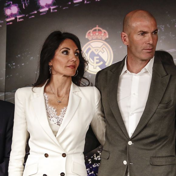 Le nouvel entraîneur du Real Madrid Zinedine Zidane et sa femme Véronique après la conférence de presse au stade Santiago Bernabeu à Madrid, Espagne, le 11 mars 2019.
©GTRES / BESTIMAGE