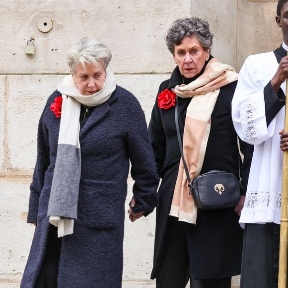A l'occasion de ce qui aurait été le 74e anniversaire de Catherine Laborde, sa soeur Françoise et sa fille Gabrièle ont tenu à lui adresser de tendres messages. 

Sortie des obsèques de Catherine Laborde en l’église Saint-Roch à Paris, le 6 février 2025. Décédée le 28 janvier 2025 à l'âge de 73 ans, l'ancienne présentatrice météo de TF1 (1988 - 2017) était atteinte de la maladie neurodégénérative à corps de Lewy. 
© Jacovides - Moreau / Bestimage