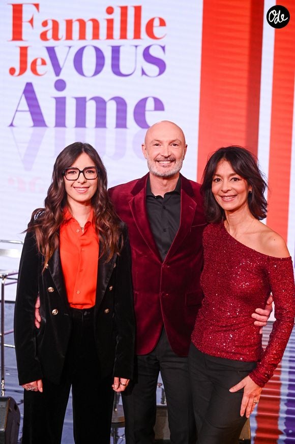 Frank Leboeuf a accompagné son cliché d'une tendre déclaration d'amour.

Exclusif - Frank Leboeuf entouré par sa belle-fille Djéane Nollet et son épouse Chrislaure Nollet en backstage de l'enregistrement de l'émission "Famille je vous aime" présentée par M.Drucker et qui sera diffusée le 29 décembre sur France 3, au studio Rive gauche, à Paris, France, le 2 décembre 2025. © Gaffiot-Perusseau/Bestimage
