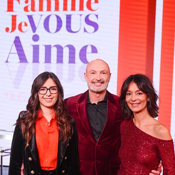 Frank Leboeuf a accompagné son cliché d'une tendre déclaration d'amour.

Exclusif - Frank Leboeuf entouré par sa belle-fille Djéane Nollet et son épouse Chrislaure Nollet en backstage de l'enregistrement de l'émission "Famille je vous aime" présentée par M.Drucker et qui sera diffusée le 29 décembre sur France 3, au studio Rive gauche, à Paris, France, le 2 décembre 2025. © Gaffiot-Perusseau/Bestimage