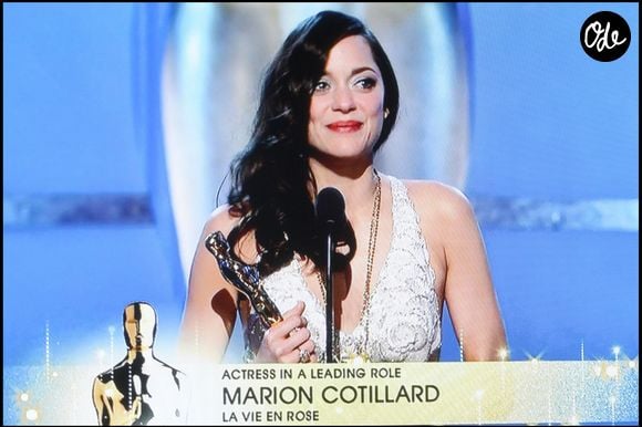 Marion Cotillard reçoit l'Oscar de la Meilleure Actrice pour le film "La Môme", en 2008 à Hollywood.

© Bestimage