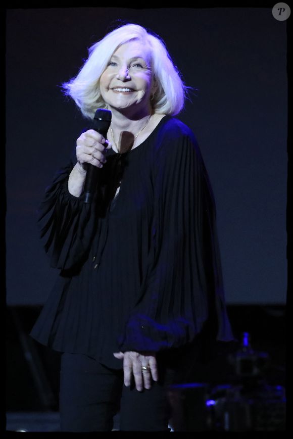 "C’est un amour qui a sa propre dynamique, il n’est pas toujours simple à définir mais il nous apporte mutuellement beaucoup.” 

Michèle Torr - 9ème édition de "La nuit de la déprime" aux Folies Bergère à Paris le 30 janvier 2023. R. Mezrahi a annoncé avoir collecté au moins 30.000 euros au bénéfice des associations de protection animale. 
Dans sa propriété située dans l’Aube, il a recueilli plus de cent chats. Il termine la construction d’un chalet qui leur sera dédié. Un chalet qu’il équipera de cameras qui alimenteront les programmes de la chaine TV Miaou qu’il veut créer. 
C.Lelouch a annoncé son prochain mariage (V.Perrin, ma future femme), ainsi que l’imminence du tournage de son prochain film dans lequel le rôle de Dieu sera interprété par R. Mezrahi. 
La captation filmée de la soirée sera prochainement diffusée sur C8 puis sur Olympia TV. © Alain Guizard/Bestimage