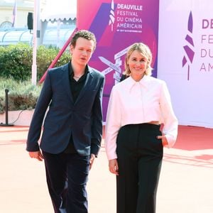 Pour célébrer cette sortie, les deux artistes se produiront sur scène au Popup du Label à Paris.

Judith Godrèche et son fils Noé Boon à la première de la série "Icon of French Cinema" lors du 49ème Festival du Cinéma Américain de Deauville, France, le 2 septembre 2023. 
© Denis Guignebourg/BestImage