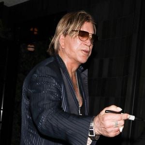 Mickey Rourke à la sortie du restaurant "Catch" à Los Angeles, le 19 juin 2022.