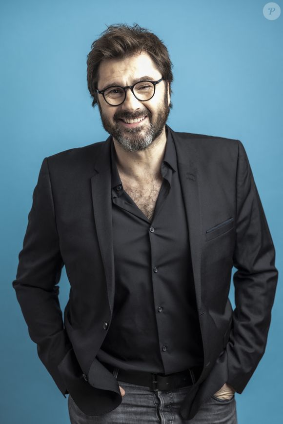 au point de se lâcher sans penser être encore à l'antenne.

Exclusif - Eric Jean-Jean - Backstage de l'émission "Tout le monde chante contre le cancer" au Palais des Congrès à Paris, diffusée le 23 décembre sur W9.