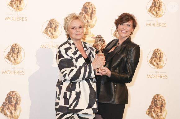 Muriel Robin (Molière d'honneur) et sa femme Anne Le Nen - Photocall des lauréats de la 37ème Nuit des Molières aux Folies Bergère à Paris le 4 mai 2026.

© Jack Tribeca / Bestimage