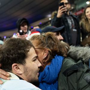 Exclusif - Antoine Dupont, Marie-Pierre Galès, mère de A.Dupont lors du match de rugby du Tournoi des Six Nations France contre Angleterre au Stade de France à Saint-Denis le 14 mars 2026. © AGENCE / BESTIMAGE