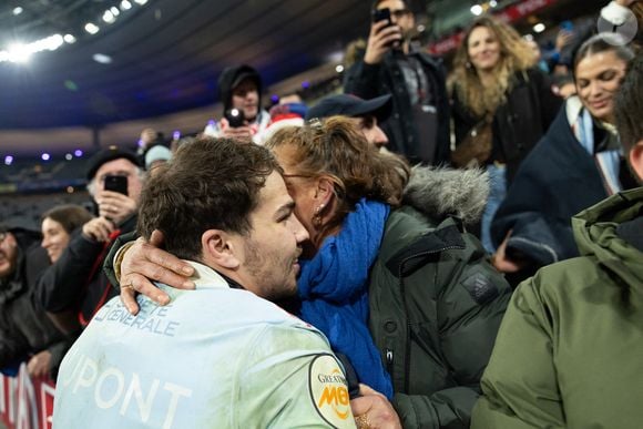 Exclusif - Antoine Dupont, Marie-Pierre Galès, mère de A.Dupont lors du match de rugby du Tournoi des Six Nations France contre Angleterre au Stade de France à Saint-Denis le 14 mars 2026. © AGENCE / BESTIMAGE