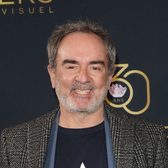 Qui s'était pour rappel fait connaître en 2001 sur cette chaîne grâce à la shortcom désormais Caméra Café. 

Bruno Solo - Photocall de la 30ème cérémonie des Lauriers de l'audiovisuel au théâtre Marigny à Paris le 24 février 2025. © Coadic Guirec/Bestimage