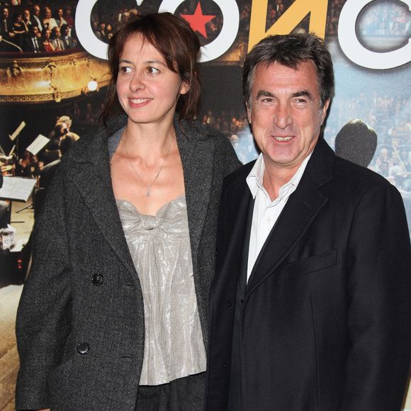François Cluzet et son épouse Valérie Bonneton arrivent à la première du film de Radu Mihaileanu 'Le Concert' au Théâtre du Chatelet à Paris, France, le 23 octobre 2009. Photo by Denis Guignebourg/ABACAPRESS.COM