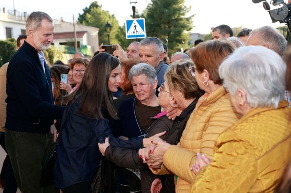 Le roi Felipe VI et la reine Letizia d’Espagne, visitent Letur trois semaines après l'ouragan et les inondations. Europa Press / Bestimage