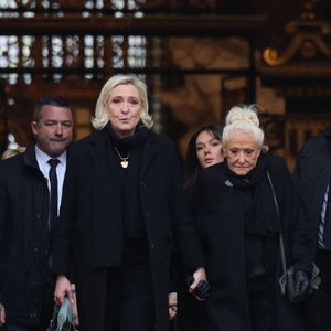 Mais voilà que le lendemain de la mort du fondateur du Front National, sa fille se retrouve en photo sur le site de "Paris Match".
Marine Le Pen,  Pierrette Le Pen - Sortie de l'hommage à Jean-Marie Le Pen en l’église Notre-Dame du Val-de-Grâce à Paris le 16 janvier 2025.
© Cyril Moreau / Bestimage