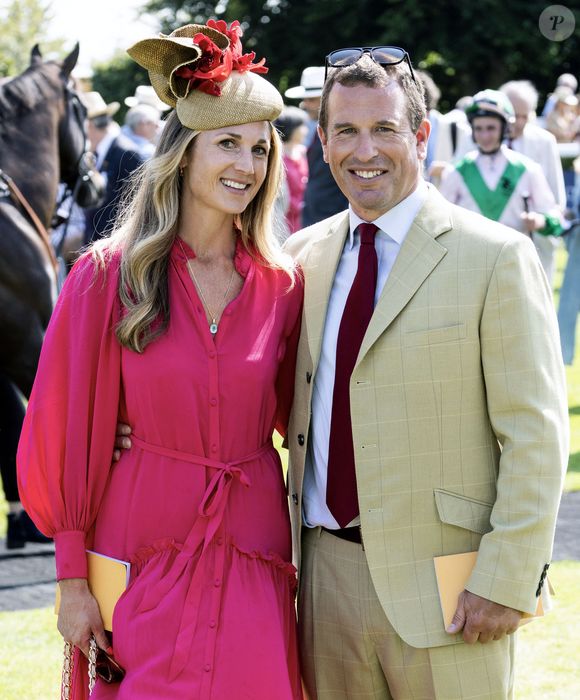 Peter Phillips et Harriet Sperling, à l'hippodrome de Goodwood, dans le Sussex, au Royaume-Uni.

Photo : Goff INF / Bestimage