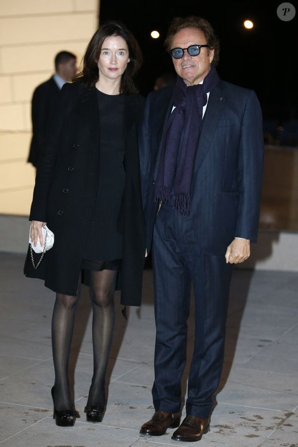 Guillaume Duran envisage de renouveler ses vœux de mariage avec Diane, qu’il considère comme sa principale raison de survivre.

Diane de MacMahon et Guillaume Durand arrivant à l'inauguration du musée d'art Louis Vuitton, une semaine avant son ouverture officielle au public à Paris, France. Photo de ABACAPRESS.COM