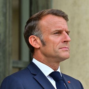 Le président Emmanuel Macron s’entretient avec le Président de la République du Sénégal au Palais de l'Elysée à Paris le 27 août 2025.
© Christian Liewig / Bestimage