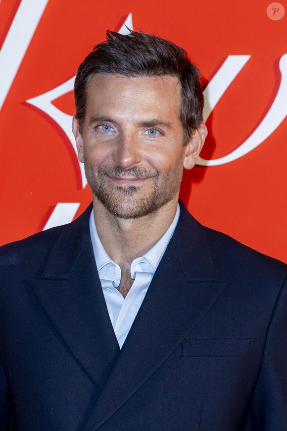 "Elle et Bradley étaient très mignons", a indiqué une source à "People"

Bradley Cooper – Photocall du Défilé de mode Louis Vuitton Homme, Collection Automne-Hiver 2024/2025 dans le cadre de la Fashion Week de Paris, France, le 16 Janvier 2024. 
© Olivier Borde / Bestimage