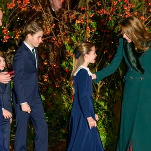 Le 6 déc. 2025, le Prince William (1ère G), Prince de Galles, et Catherine (1ère D), Princesse de Galles, arrivent avec leurs enfants le Prince Louis (2ème G), le Prince George (3ème G) et la Princesse Charlotte (2ème D) pour assister à la cinquième cérémonie annuelle de chants de Noël "Together At Christmas" à l'Abbaye de Westminster à Londres, en Grande-Bretagne, le 5 déc. 2025. Photo by Ray Tang/Xinhua/ABACAPRESS.COM