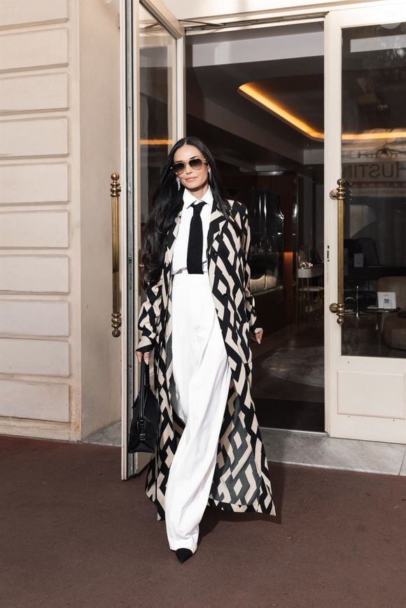 Cannes, FRANCE Demi Moore, habillée de la tête aux pieds en Ralph Lauren, a l'air chic lors de ses sorties à Cannes.
Sur la photo : Demi Moore