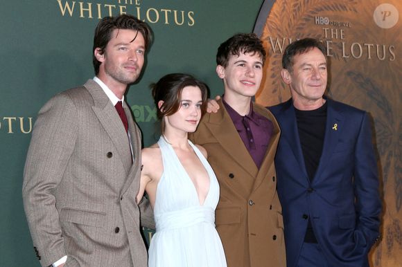 Patrick Schwarzenegger, Sarah Catherine Hook, Sam Nivola et Jason Isaacs à la première de la saison 3 de White Lotus aux Paramount Studios le 10 février 2025 à Los Angeles.

© Kay Blake/ZUMA Press Wire
