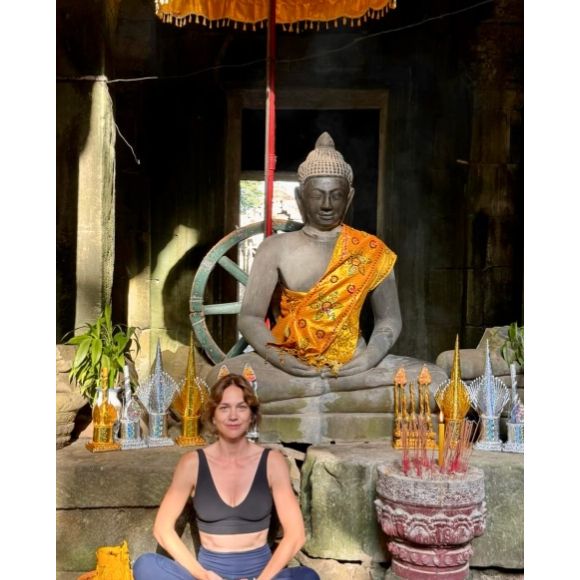"Cambodge. Touchée en plein coeur", a simplement écrit Nathalie Péchalat en légende de sa publication qui a rapidement récolté des milliers de likes. 

Nathalie Péchalat immortalise ses vacances au Cambodge (Capture d'écran 19 août 2025)