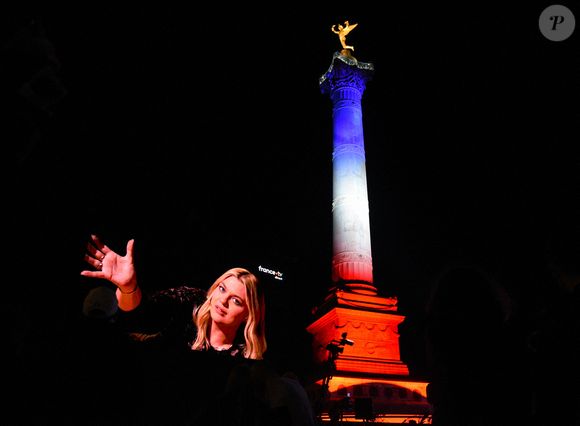 Louane pendant le Concours Eurovision de la Chanson,
L'Autriche remporte le Concours Eurovision de la Chanson 2025, Place de la Bastille à Paris, France le 17 mai 2025 Photo by Alain Apaydin/ABACAPRESS.COM