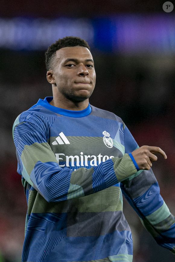 Si vous avez la moindre information, il est demandé de contacter le 0156491010.

Kylian Mbappe 10 du Real Madrid CF regarde le match de l'UEFA Champions League entre SL Benfica et Real Madrid CF à l'Estadio do SL Benfica le 17 février 2026