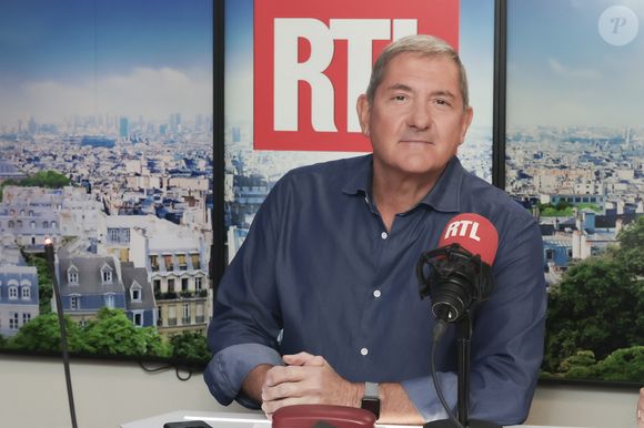 Exclusif -Yves Calvi - Tournage de l'émission "Sketch Story". Le 12 septembre 2022 © Jack Tribeca / Bestimage