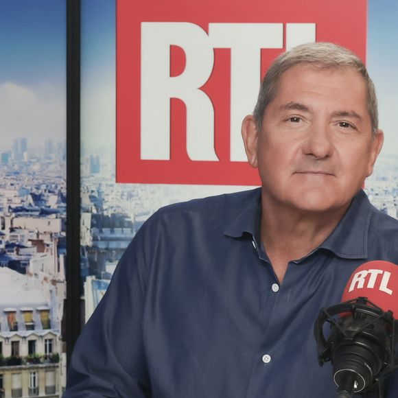 Exclusif -Yves Calvi - Tournage de l'émission "Sketch Story". Le 12 septembre 2022 © Jack Tribeca / Bestimage