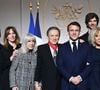 Le président a salué sa carrière exceptionnelle et son lien unique avec les Français.
Exclusif - Michel Drucker entouré par sa nièce Marie Drucker, Laurent Arcaro, Stéfanie Jarre, sa femme Dany Saval, Michel Drucker, le président de la république Emmanuel Macron, sa femme Brigitte Macron, David Jarre, Jean-Michel Jarre. M.Drucker reçoit la médaille de Commandeur de la Légion d’honneur par le président de la République Française Emmanuel Macron au palais de l'Elysée à Paris, le 13 février 2025.
© Guillaume Gaffiot / Bestimage