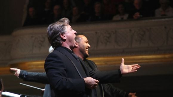 Obligé de quitter la scène, ce chanteur français connu dans le monde "s’est senti mal pendant la représentation"