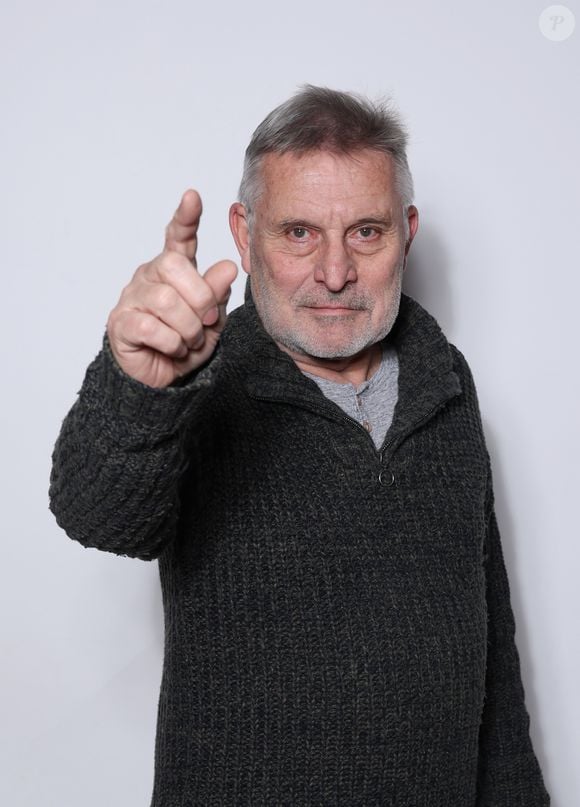 Exclusif - Close-up avec Bruno Moynot en backstage de la projection du film "Le Père Noël est une ordure" au cinéma Mac Mahon à Paris, à l'occasion de la sortie du livre "Le Splendid par Le Splendid". Paris, le 15 décembre 2024.
© Denis Guignebourg/Bestimage