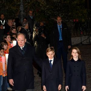 Le prince Albert II de Monaco, sa femme la princesse Charlene de Monaco et leurs enfants le prince héréditaire Jacques, marquis des Baux, et la princesse Gabriella, comtesse de Carladès, ont assisté à la célébration de la Sainte Dévote, Sainte patronne de Monaco, à Monaco le 26 janvier 2026. Ici, à l'église Sainte Dévote pour la messe avant le traditionnel embrasement de la barque sur le Quai Antoine 1er. © Bruno Bebert / Bestimage