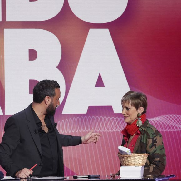 Exclusif - Cyril Hanouna, Isabelle Morini-Bosc, sur le plateau de l’émission « TPMP » présentée par C.Hanouna et diffusée en direct sur Youtube et sur toutes les box exceptée Bouygues (SFR, FREE, MyCanal etc), Paris, France. © Jack Tribeca / Bestimage
