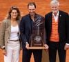 En interview avec Sud Ouest, Amélie Mauresmo évoque les dimanches en famille
Amélie Mauresmo, Rafael Nadal, Gilles Moretton (Président de la Fédération française de tennis) - Hommage à Rafael Nadal lors des internationaux de France de tennis à Roland Garros le 25 mai 2025.
© Cyril Moreau / Dominique Jacovides / Bestimage