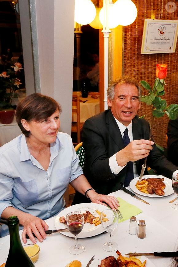 La mère de ses 6 enfants
Archive - François Bayrou, président du Modem, fête en compagnie de sa femme Elisabeth sa victoire à l'élection municipale de Pau, France, le 31 Mars 2014. © Patrick Bernard/Bestimage