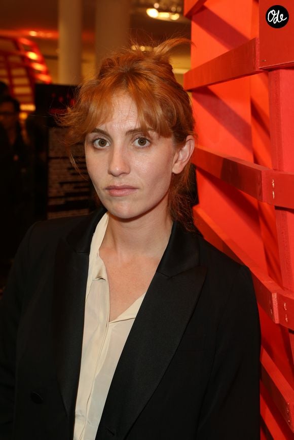 Les médecins leur expliquent la suite. Il faudra débrancher doucement le nouveau-né. “Et ça, c’est insupportable. Et ça a duré des jours et des jours”, confie-t-elle.

Lolita Chammah (fille d'Isabelle Huppert) - Exposition "Japan Rive Gauche" au Bon Marché à Paris le 2 septembre 2014.