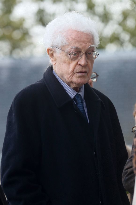 Loin du tumulte parisien et de la politique, c'est plus particulièrement à Ars-en-Ré, dans le nord-ouest de l'île que Lionel Jospin était ancré.

Exclusif - Lionel Jospin - Obsèques du journaliste Jean-Yves Lhomeau au cimetière du Père Lachaise à Paris. Le 10 octobre 2024
© Christophe Clovis / Bestimage