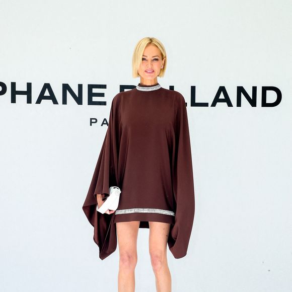 Adriana Karembeu au photocall du défilé Stéphane Rolland Collection Haute Couture Automne/Hiver 2025-2026 lors de la Fashion Week de Paris (PFW) au théâtre des Champs-Élysées, à Paris, France, le 8 juillet 2025. © Bertrand Rindoff/Bestimage