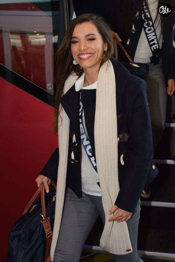 Kleofina Pnishi (Miss Provence 2017) arrive à l'aéroport de Paris-Charles-de-Gaulle (CDG) avec les 30 candidates à l'élection Miss France 2018, le 19 novembre 2017.

Agence / Bestimage