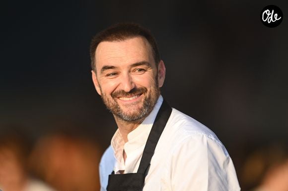 Le chef y apparaît notamment avec son fils Léo, âgé de 4 ans.

Exclusif - Le chef Cyril Lignac dans l'espace VIP, le Pavillon Eiffel, lors de la 12ème édition Longines Paris Eiffel Jumping au pied de la Tour Eiffel sur le Champ-de-Mars à Paris, France. © Perusseau-Veeren/Bestimage