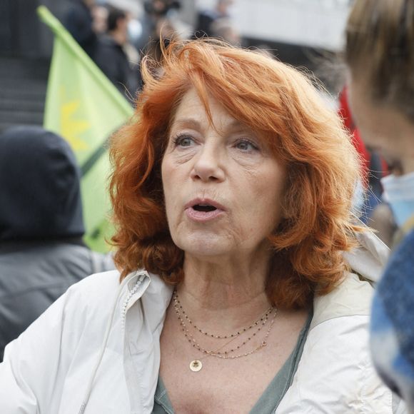 Véronique Genest - Les artistes se mobilisent lors de la manifestation contre la fermeture prolongée des lieux de culture à Paris le 15 décembre 2020 lors de  l'épidémie de Coronavirus (COVID-19).

© Christophe Clovis / Bestimage