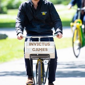 "Leurs espoirs ne cessent de croître et de se transformer en 'Oui, ils sont séparés, puis ils n'y parviennent pas. Je suis donc désolé pour eux. Vraiment, je les plains".
Archives : Le prince Harry, duc de Sussex