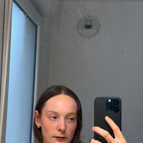 Ses inspirations ? Little Simz, Princess Nokia ou encore Booba. Une palette qui traduit son envie de concilier puissance et sensibilité...

Instagram de la petite-fille de Jacques Higelin qui se fait un nom dans le rap, Liouba. @superliouba