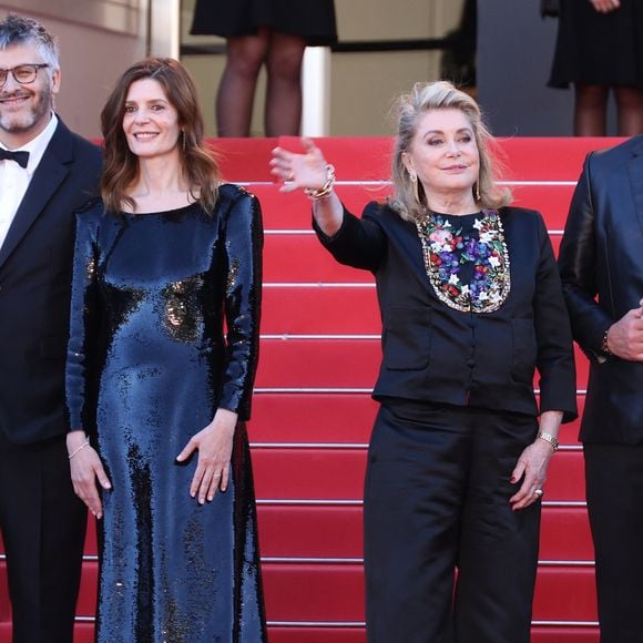 Dans une interview à un journal italien, Chiara Mastroianni a expliqué l’origine de cette dispute

Catherine Deneuve et Chiara Mastroianni - Montée des marches du film « Marcello Mio » lors du 77ème Festival International du Film de Cannes, au Palais des Festivals à Cannes. Le 21 mai 2024
