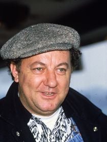 Coluche a fait construire une demeure dans un lieu paradisiaque et atypique qui attire plus de 150 000 personnes par an