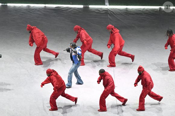 Mais sa prestation est surtout motivée par la visibilité de cette performance, qui va faire exploser les ventes de billets de sa nouvelle tournée. 

9 février 2025, Nouvelle-Orléans, LA ; Kendrick Lamar se produit pendant le spectacle de la mi-temps du Super Bowl LIX entre les Philadelphia Eagles et les Kansas City Chiefs au Caesars Superdome.  Eric Canha/CSM (Crédit photo :  Eric Canha/CSM via ZUMA Press Wire)