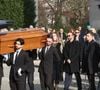 A la sortie de la cérémonie d'adieu d'Emilie Dequenne
Michel Ferracci et ses fils Enzo, Mael et Milla Savarese, la fille d'Emilie Dequenne quittant les funérailles de l'actrice belge Emilie Dequenne au crématorium du cimetière du Père Lachaise à Paris, France, le 26 mars 2025. Emilie Dequenne, qui avait remporté le prix de la meilleure actrice au Festival de Cannes en 1999 pour son premier rôle dans le film Rosetta des Dardenne, est décédée à l'âge de 43 ans des suites d'un cancer rare des glandes surrénales. Photo par Jerome Domine/ABACAPRESS.COM